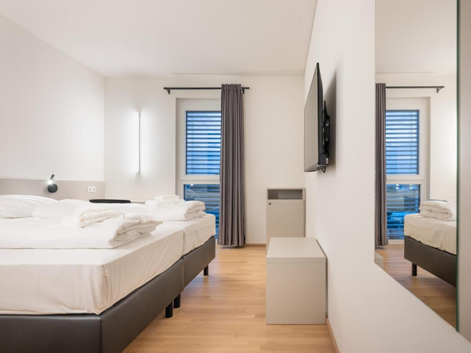 Bedroom 3, Hotel AT HOME - late arrival self check in, Graz
