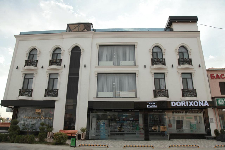 Exterior & Views