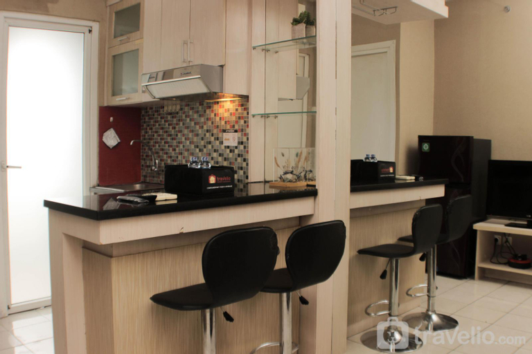 Dining Room 5, Best Strategic 2BR Green Pramuka City By Travelio, East Jakarta