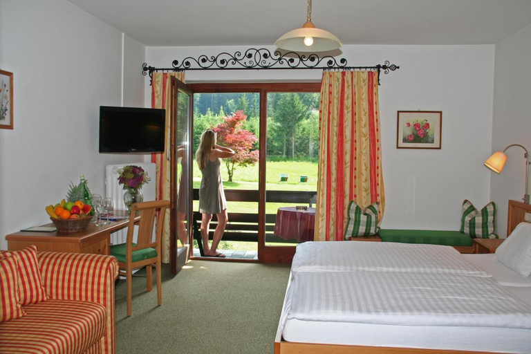 Bedroom 2, Hotel Garni Pension zur Wacht, Salzburg Umgebung