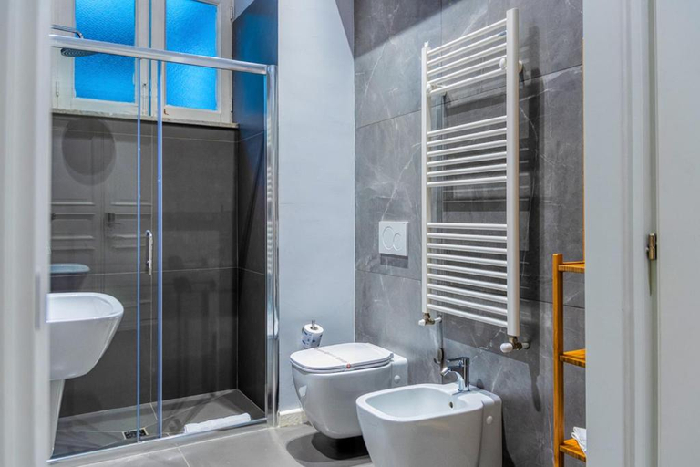 Bathroom 4, Re Vittorio Deluxe, Messina