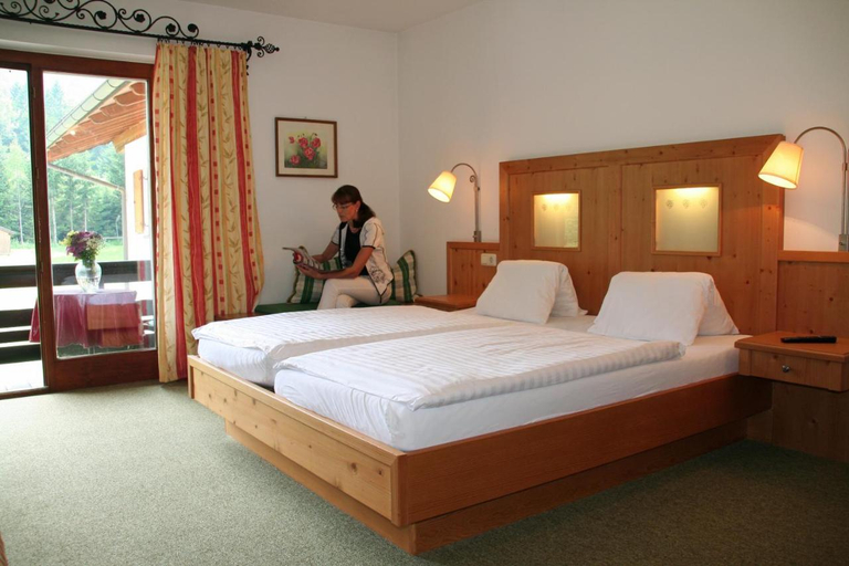 Bedroom 4, Hotel Garni Pension zur Wacht, Salzburg Umgebung