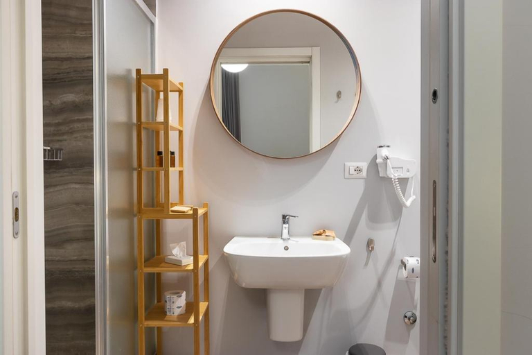 Bathroom 4, Re Vittorio Deluxe, Messina