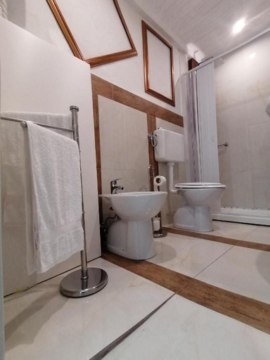 Bathroom 2, L'Antico Palazzo rooms, Catania
