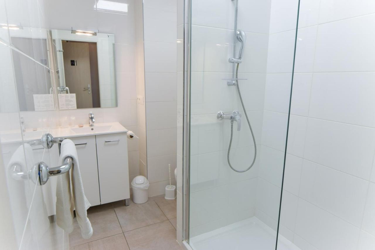 Bathroom 4, Hotel Sables D'or, Hérault