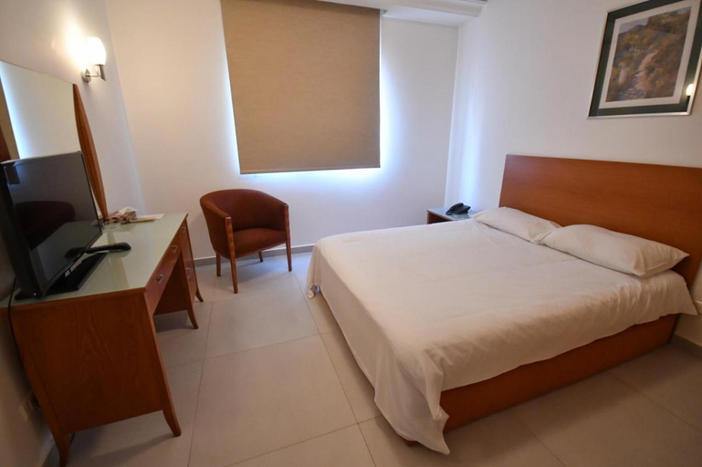Bedroom 2, Brazilia Suites Hotel, Baabda