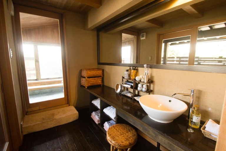 Bathroom 4, Yatsusan Kan, Hida
