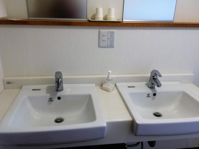 Bathroom 4, Iris Yu, Hiraizumi