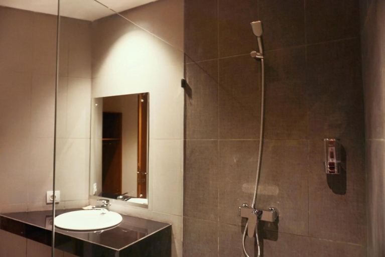 Bathroom 3, Indah Bali Guesthouse, Badung