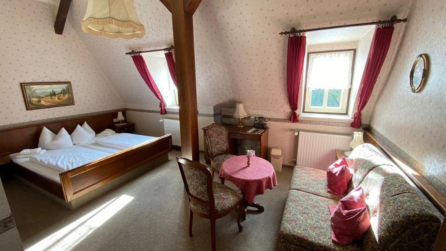 Bedroom 4, Braugasthof Papiermuhle, Jena