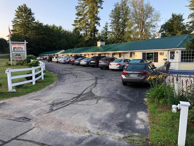 Public Area, Mount Whittier Motel, Carroll