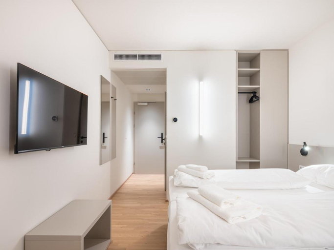 Bedroom 4, Hotel AT HOME - late arrival self check in, Graz