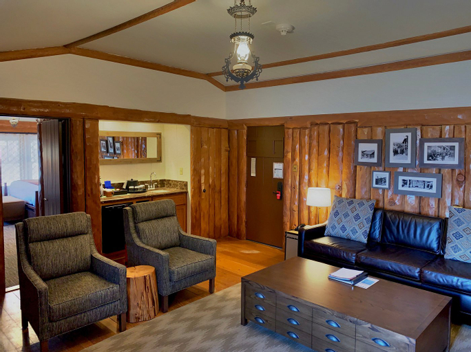 Bright Angel Lodge – Inside the Park, Coconino