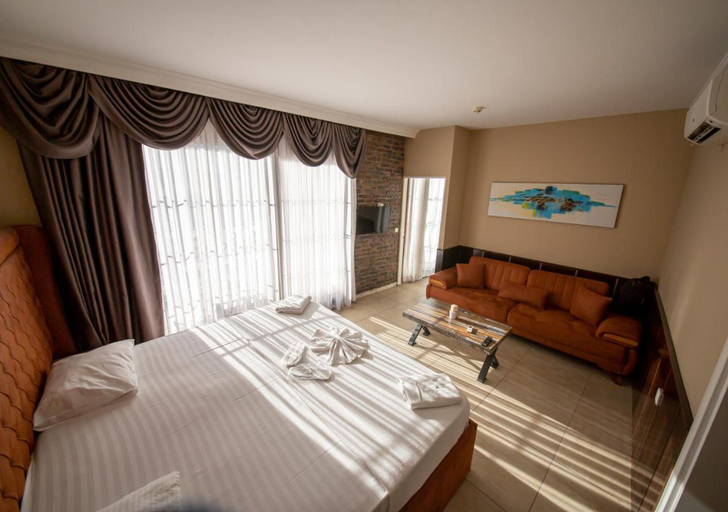 Bedroom 2, Royal Garden Suite Hotel, Şişli