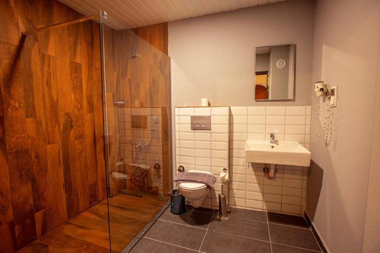 Bathroom 5, H.M.A. Hotel & Suites, Alanya