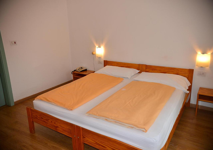 Bedroom 4, Hotel Regina delle Dolomiti, Trento