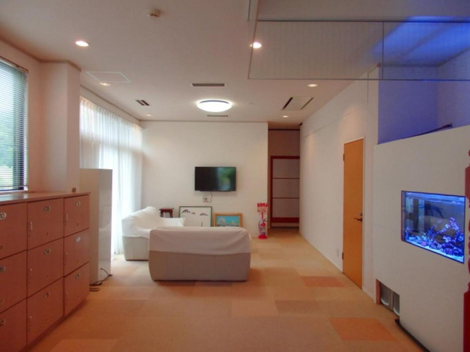 Bathroom 2, Sabi Katayama, Mugi