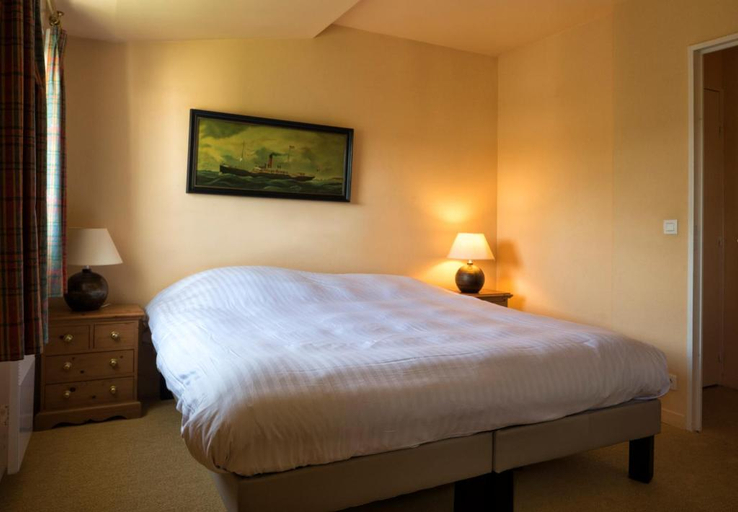 Bedroom 4, Hôtel Résidence Les Ducs de Chevreuse, Yvelines