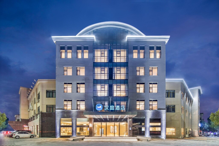 Exterior & Views