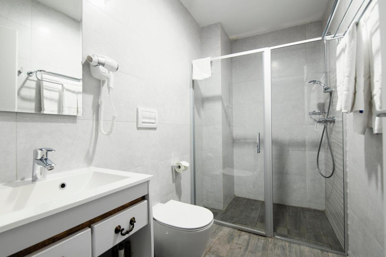 Bathroom 4, New Era Hotel, Municipiul Bucuresti