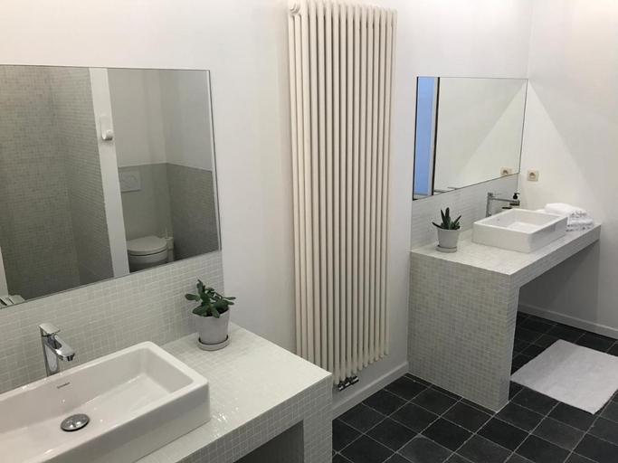 Bathroom 4, Burgstraat 8, Oost-Vlaanderen