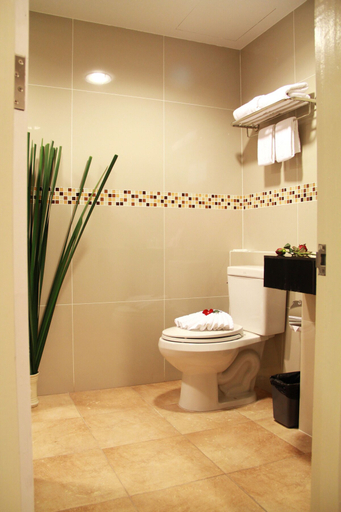 Bathroom, 101 Holiday Suite, Bang Kapi