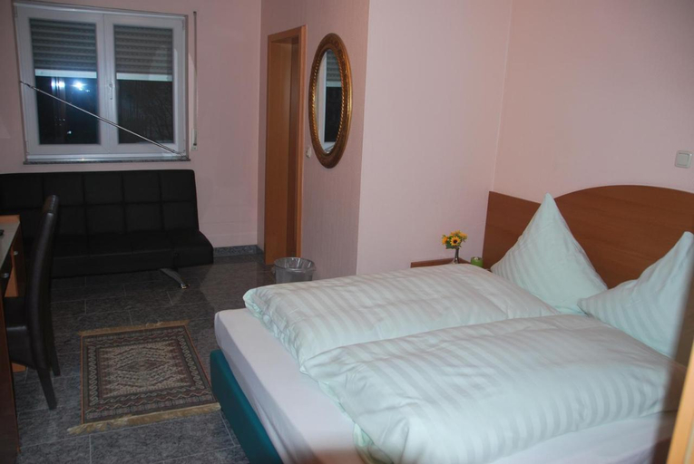 Bedroom 3, Hotel Garda, Darmstadt