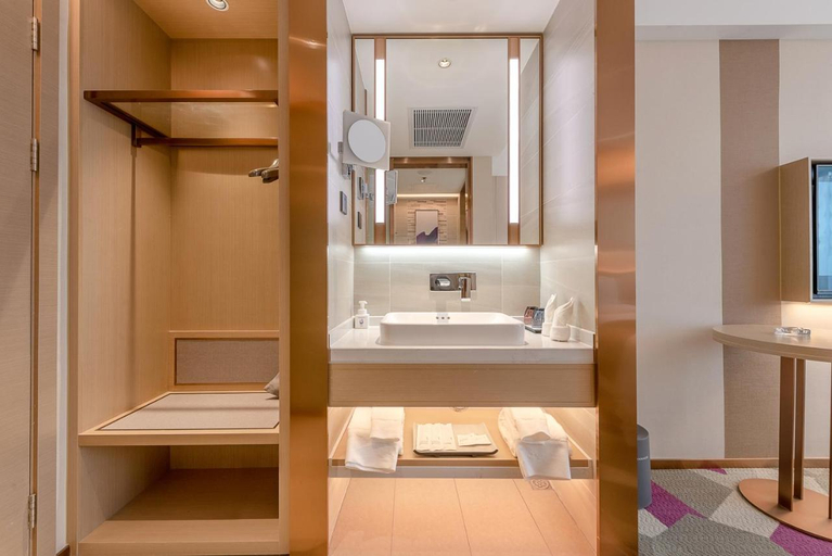 Bathroom 5, Lavande Hotel Fuxin San Yi Ba Park Branch, Fuxin