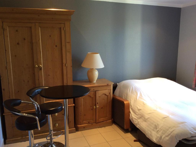 Bedroom 2, Hôtel Résidence Les Ducs de Chevreuse, Yvelines