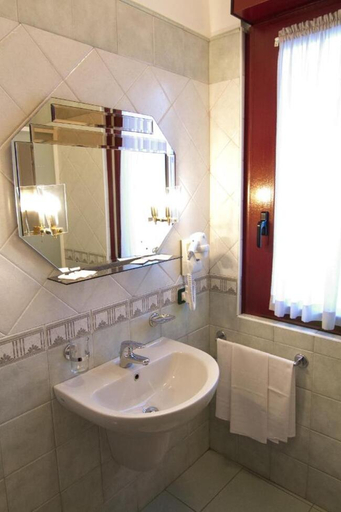 Bathroom 5, Pensione Al Pescatore, Campobasso