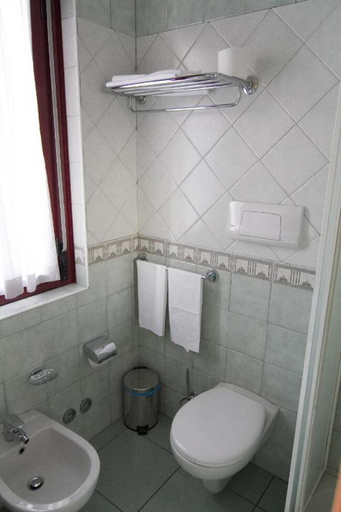 Bathroom 4, Pensione Al Pescatore, Campobasso