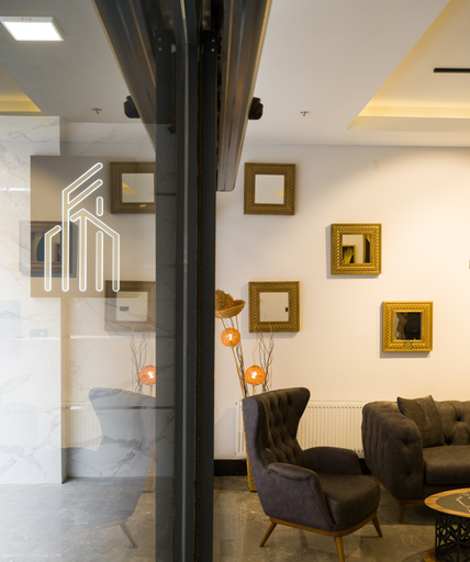 Others 3, FormerCity Hotel, Merkez