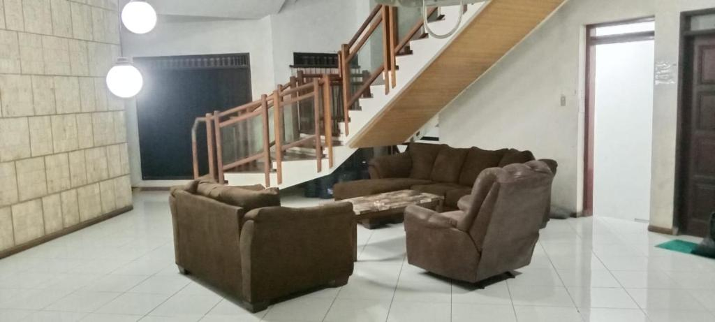 Others 4, Vila Parade Dago, Bandung