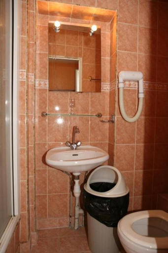 Bathroom 5, Sully Hôtel, Paris