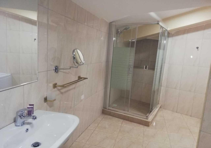 Bathroom 4, Shami Plaza Hotel, Wadi Essier