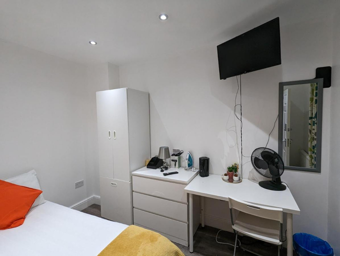 Bedroom 4, Mile End- Prime location, London