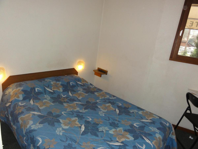 Bedroom 2, Symp'Hotel, Isère
