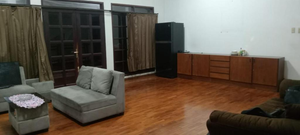 Others 3, Vila Parade Dago, Bandung