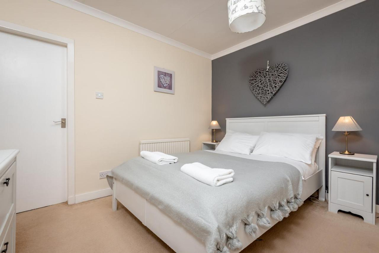 Bedroom 2, Kinnessburn Road Apartment - No 20, Fife