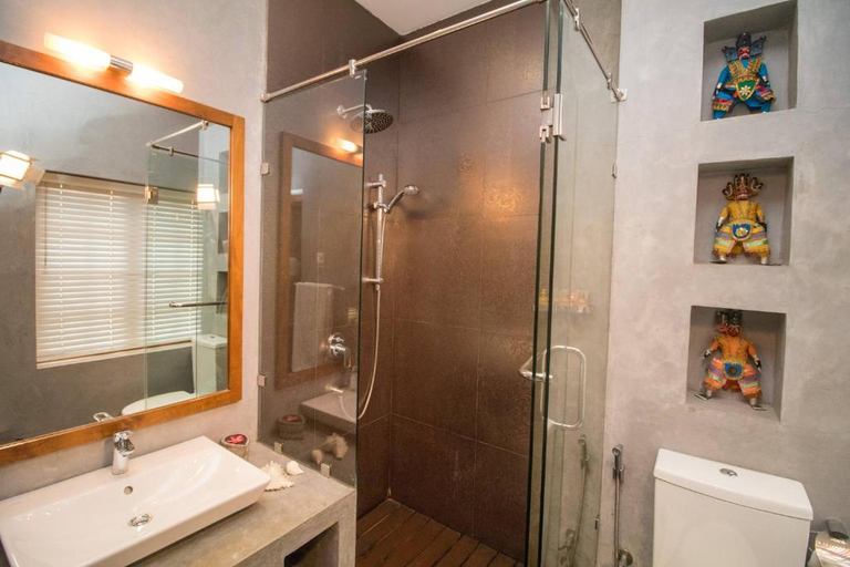 Bathroom 4, The Elephant Stables, K.F.G. & G. Korale