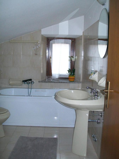 Bathroom, B&B in Fattoria, Bergamo