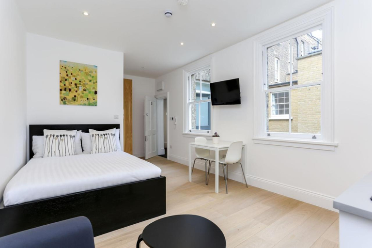 Bedroom 2, Apartment in Kingcross With Historical Highlights, London