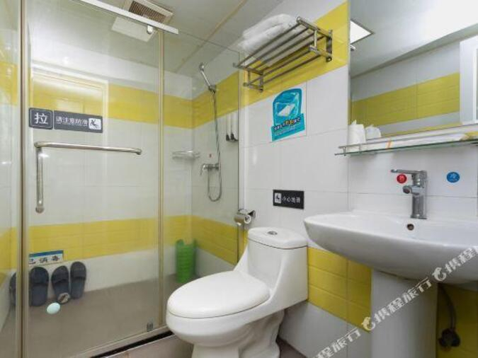 Bathroom, 7 Days Inn (Shenzhen International Convention and Exhibition Center), Shenzhen