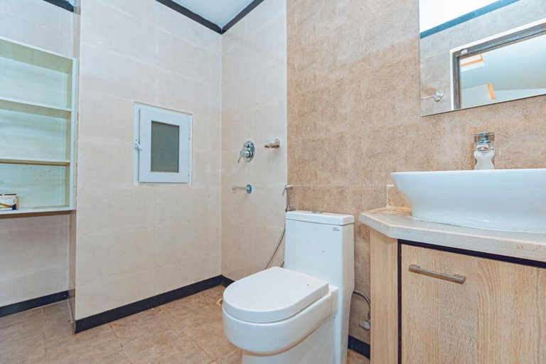 Bathroom, POMs Penthouse, Gandaki