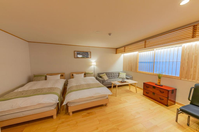 Bedroom 1, Yadoya Uguisu, Taitō