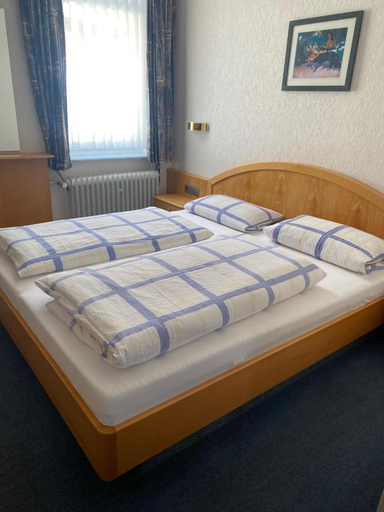 Bedroom 5, Gasthof/Pizzeria Hirsch, Tuttlingen