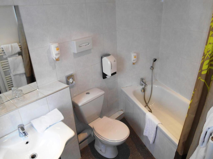 Bathroom, Cousture Hotel, Haute-Garonne
