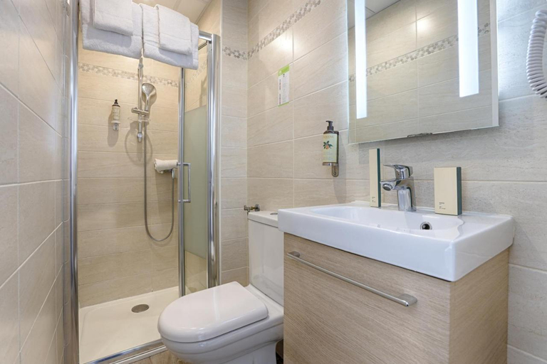 Bathroom 4, Hôtel De Paris, Manche