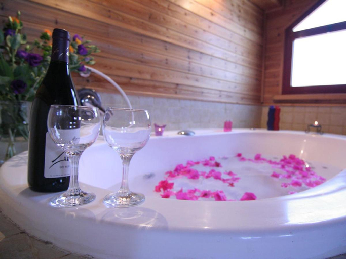 Bathroom 4, The calm west