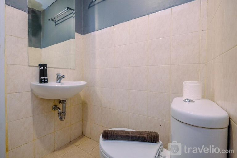 Bathroom, Cozy Stay Studio Apartment at Park View Condominium, Depok